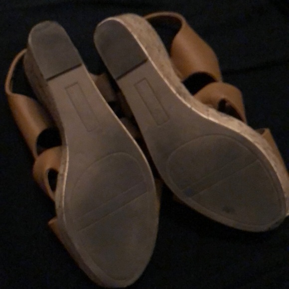 Size 8 Tan Montego Bay Club (Payless) Wedges - Picture 2 of 8